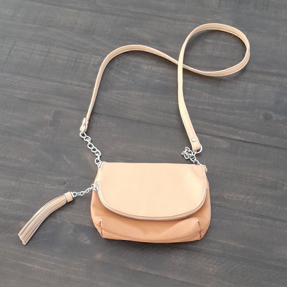 Jessica Simpson crossbody bag lots of pockets tan